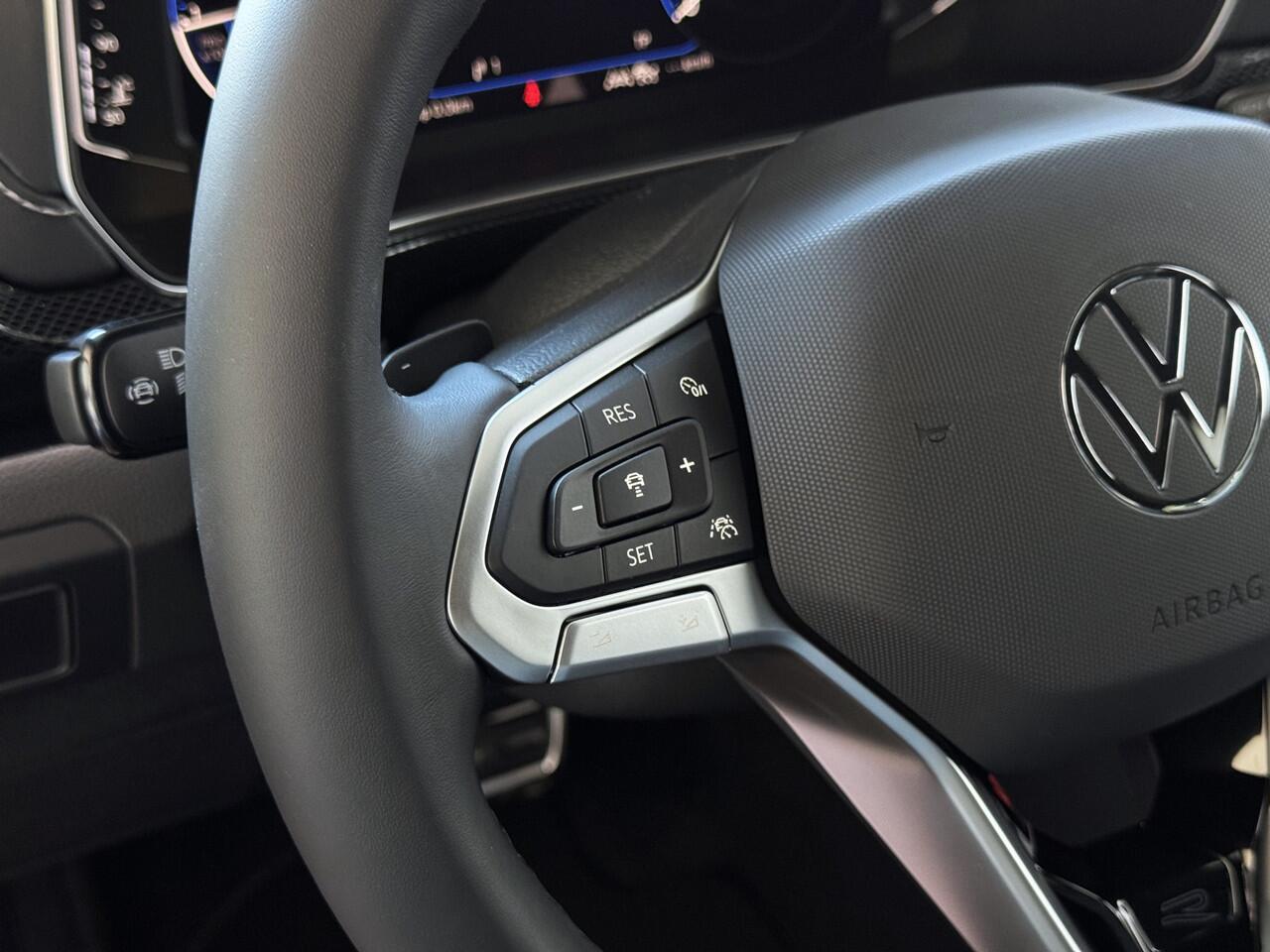 Volkswagen T-Cross 1.5 TSI 150PK R-LINE EDITION TREKHAAK LED 18''LMV IQ CAMERA STOELVERW ?2025? "Volkswagen rijden begint bij Topautos.nl - 75 topmodellen direct op voorraad!"