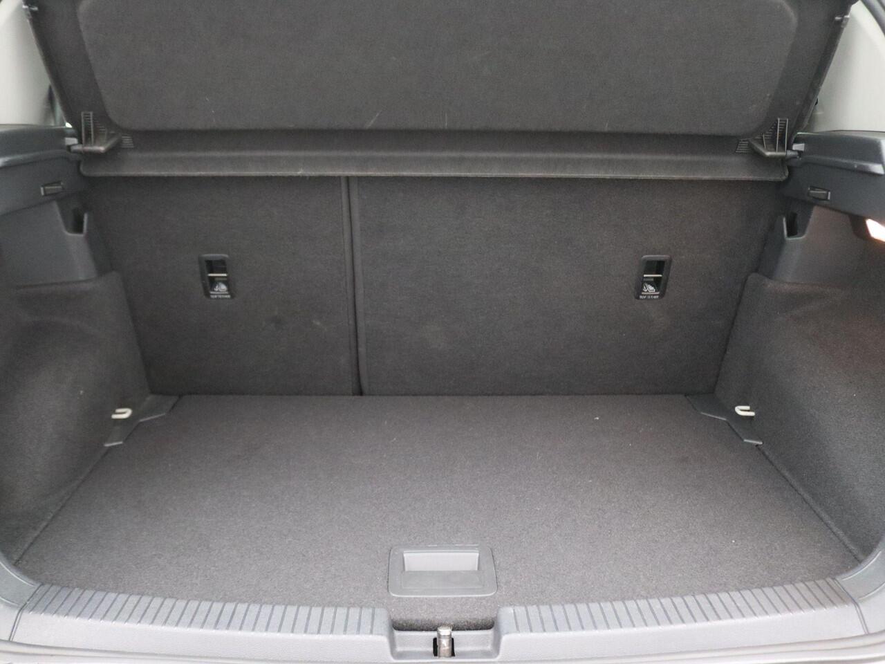 Volkswagen T-Cross 1.5 TSI Life 150PK DSG airco, apple carplay, parkeersensoren voor en achter, elektrisch inklapbare buitenspiegels, trekhaak, lichtmetalenvelgen