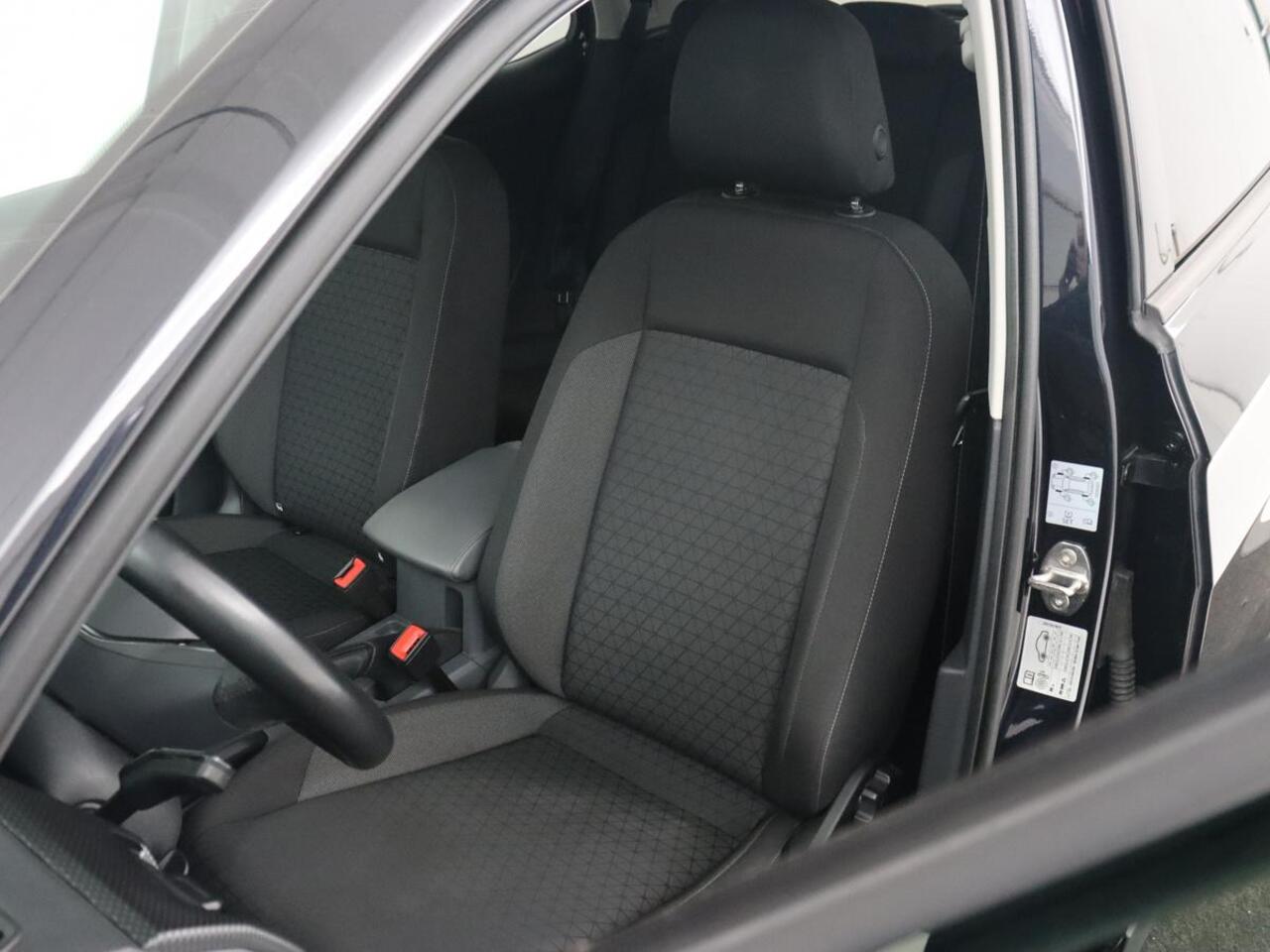 Volkswagen T-Cross 1.0 TSI Life | Carplay | Navigatie | Keyless | Virtual Cockpit | Climate control | Adaptive cruise | Dodehoek detectie | Getint glas