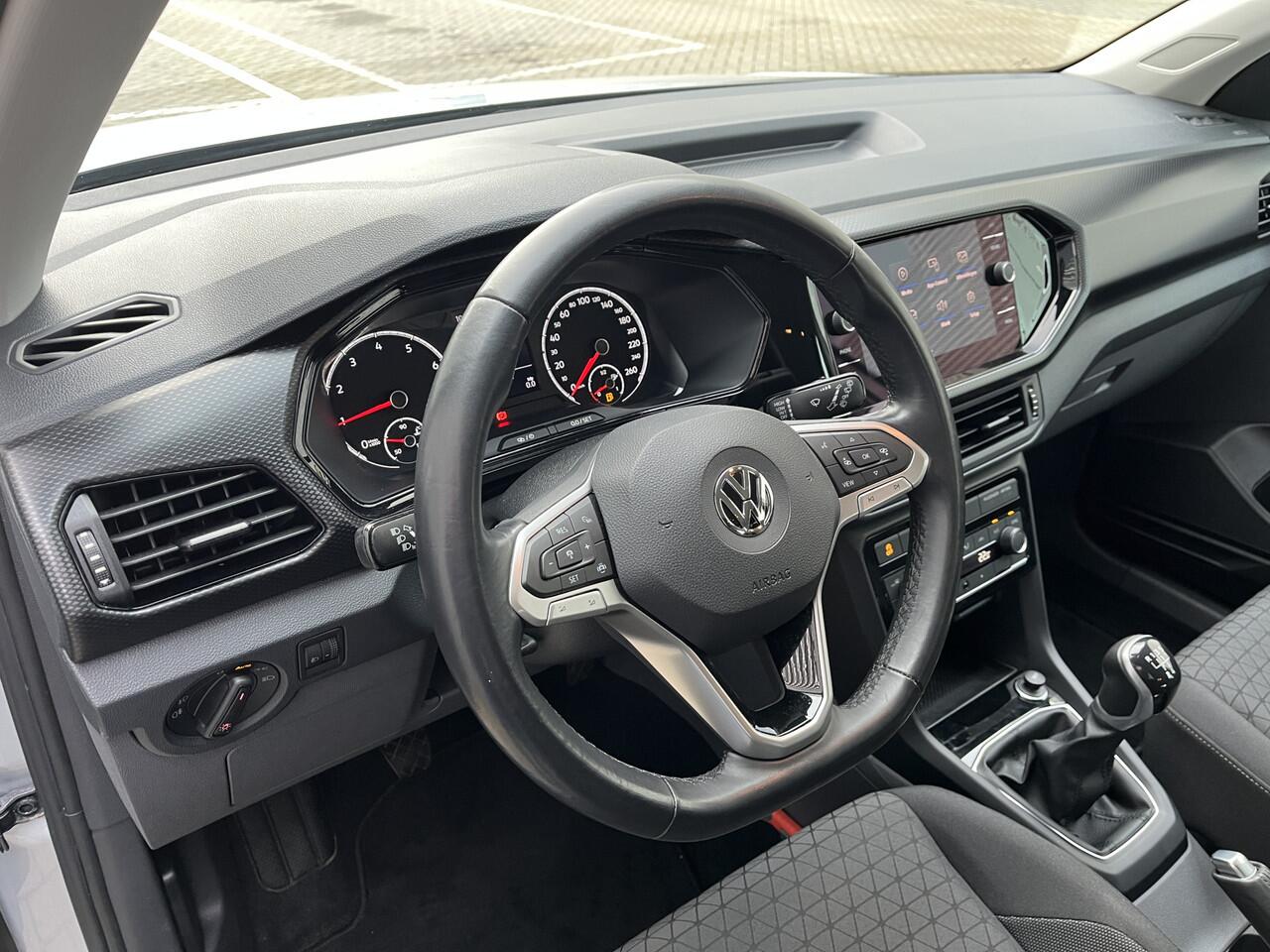 Volkswagen T-Cross 1.0 TSI Life / Camera / Trekhaak / Climate controle / App connect / VW