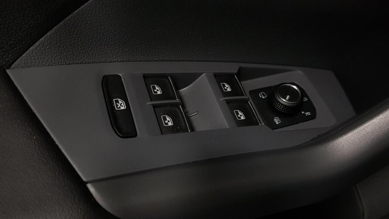 Volkswagen T-Cross 1.0 TSI 110pk DSG Style Navigatie Climate Control Dab Stoelverwarming Led Parkeer sensoren Extra Getint Glas