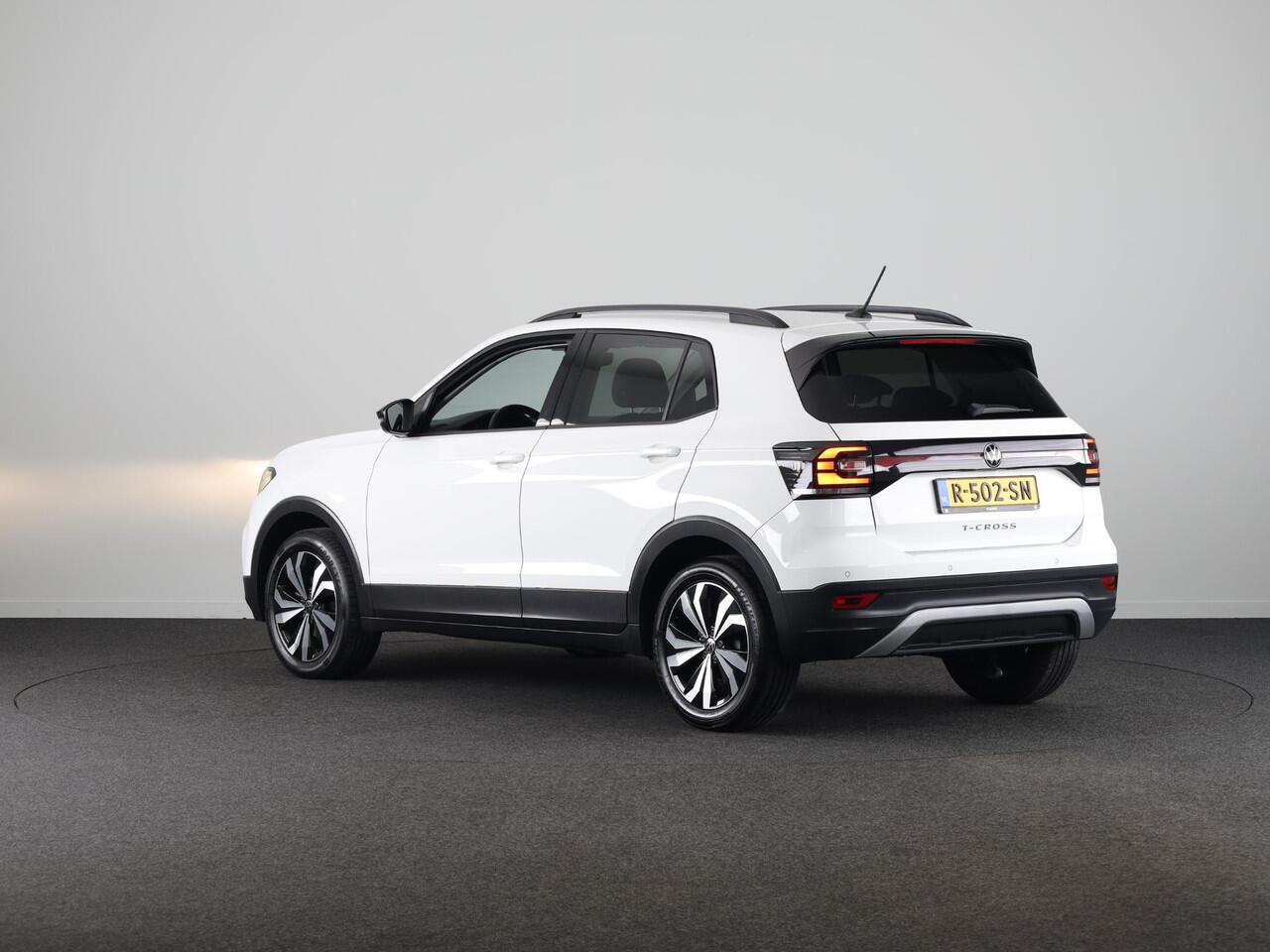 Volkswagen T-Cross 1.0 TSI Life 95 PK | Navigatie | Parkeersensoren voor en achter |
