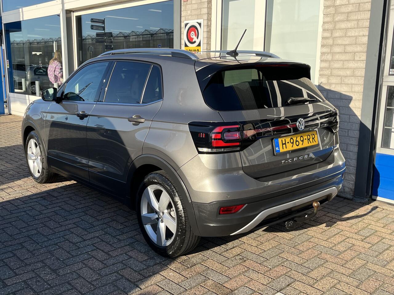 Volkswagen T-Cross 1.0 TSI Style / TREKHAAK/ PARK. SENSOREN/ ADAPT. CRUISE/ LED/ CLIMA/ APP CONNECT/ 17" LMV