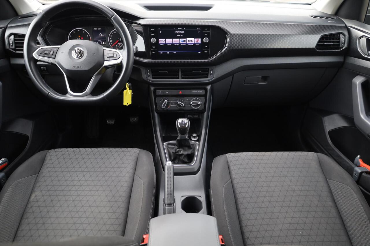 Volkswagen T-Cross 1.0 TSI Life 95PK / 70kW, NL auto 1e eigenaar dealeronderhouden, adaptieve cruise control (acc), elektrisch verstel-, verwarm- en inklapbare buitenspiegels (spiegel pakket), 16" 'Rochester' LMV, licht en regensensor, parkeersensoren voor en achter (pdc), 