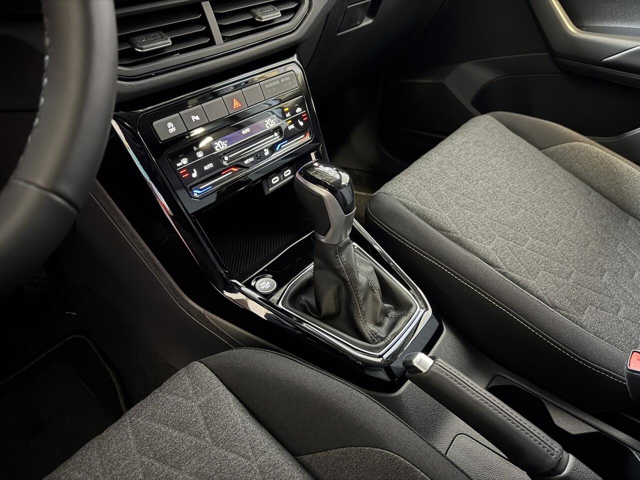 Volkswagen T-Cross 1.5 150PK LED V+A CAMERA DIG.COCKPIT PRO STOELVERW KEYLESS P-ASSIST NIEUWE MODEL "Volkswagen rijden begint bij Topautos.nl - 75 topmodellen direct op voorraad!"