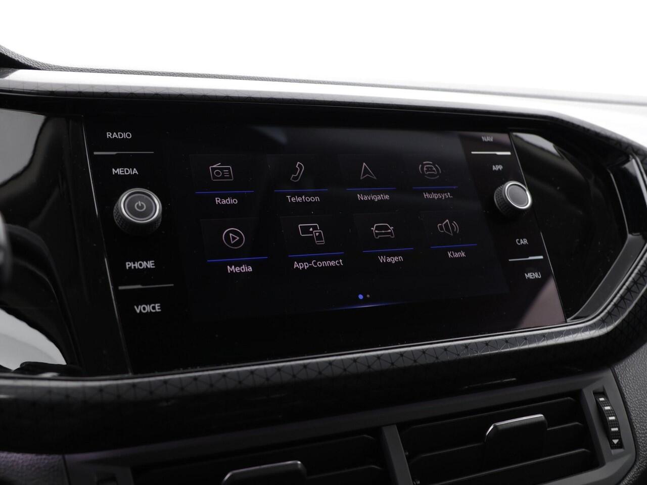 Volkswagen T-Cross 1.0 TSI 110PK DSG R-Line · Camera · Apple/Android Car Play · P-Sensoren · Stoelverwarming · 18'' velgen ·