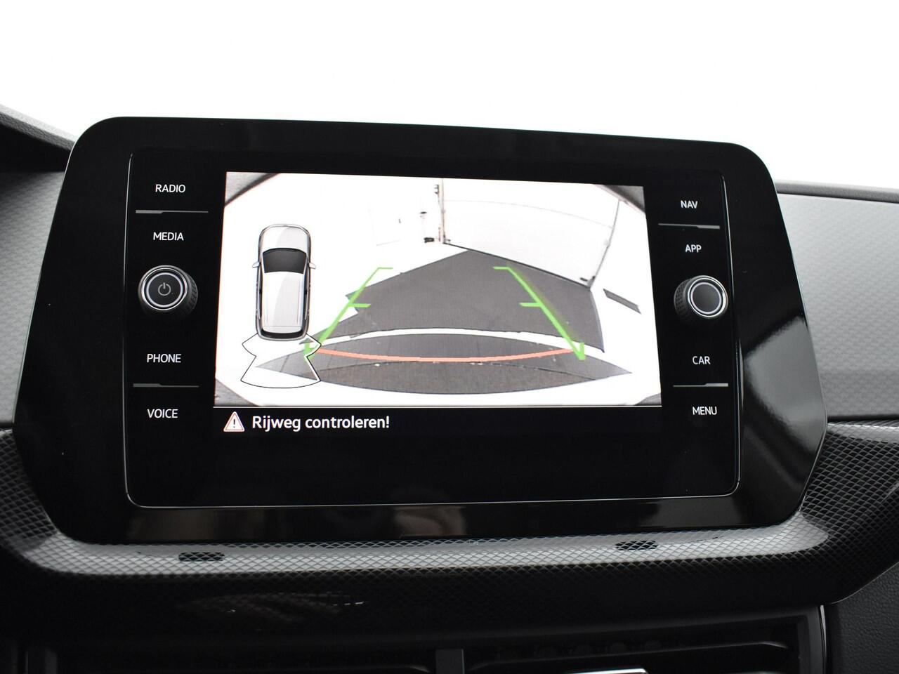 Volkswagen T-Cross Life Edition 1.0 TSI 95 pk 5 versn. Hand · Achteruitrijcamera · draadloze telefoonlader · MEGA Sale- Prijs is incl. inruilbonus -