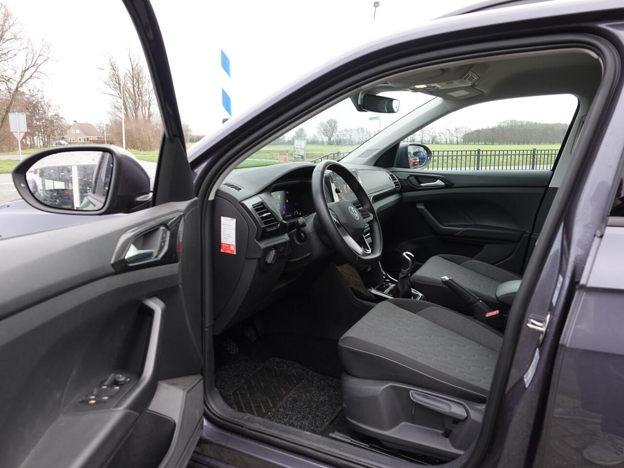Volkswagen T-Cross 1.0 TSI Life Edition TREKH. | VIRTUAL | ECC | ACC | STOELVERW.