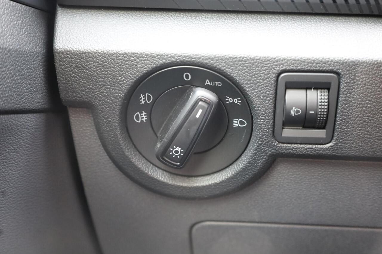 Volkswagen T-Cross 1.0 TSI R-Line 95PK / 70kW, Adaptieve cruise control (acc), navigatie, 2-zone climatronic, 17" 'Manila' LMV, dodehoekdetectie (side assist), DAB+, parkeersensoren voor en achter (pdc), elektrisch verstel- en verwarmbare buitenspiegels, digital cockpit pro