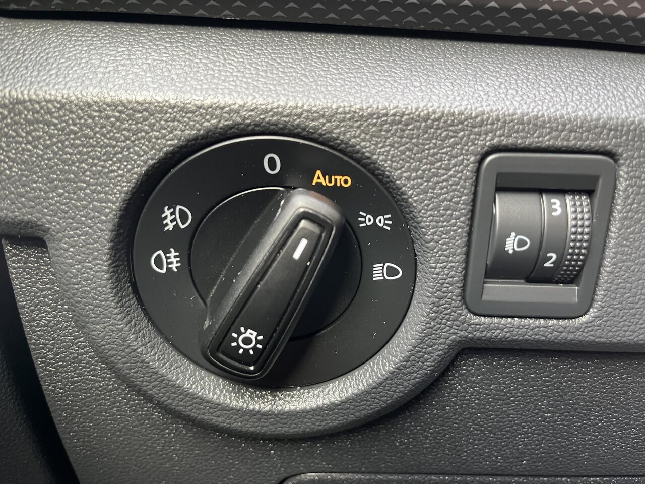 Volkswagen T-Cross 1.0 TSI Life / GARANTIE TM 05-2027/ PARK. SENSOREN/ APP CONNECT/ ADAPT. CRUISE/ AIRCO/ DAB/ 16" LMV