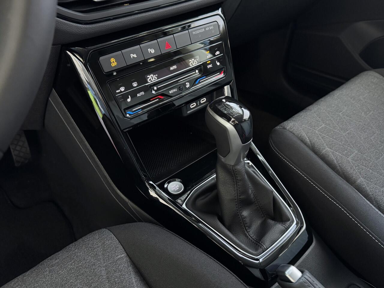 Volkswagen T-Cross T-CROSS 116PK 17''LMV TREKHAAK CAMERA VIR.COCKPIT STOELVERW. ADAP.CRUISE LMV CARPLAY 2025 "Volkswagen rijden begint bij Topautos.nl - 75 topmodellen direct op voorraad!"