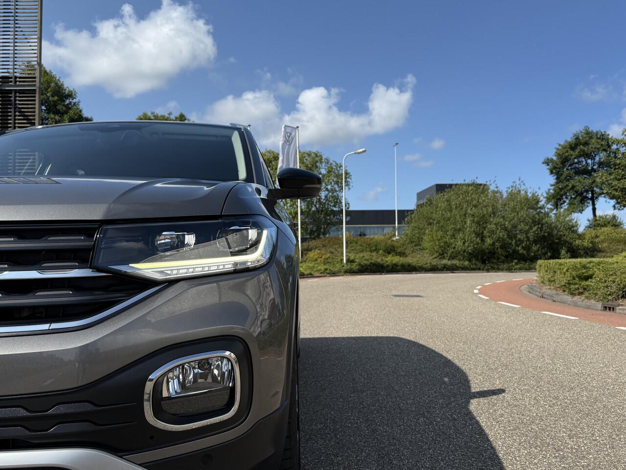 Volkswagen T-Cross 1.0 TSI 110pk Style / 18" LMV / LED Koplampen / Black Design Interieur / Parkeersensoren / Climate Control / Stoelverwarming / Adaptive Cruise Control / Navigatie