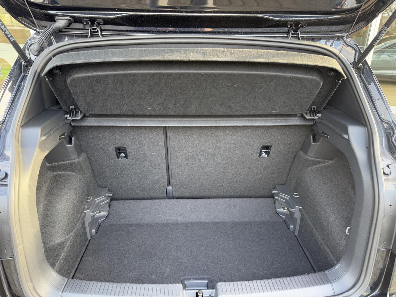 Volkswagen T-Cross 1.5 TSI R-Line | Trekhaak | Camera | ACC