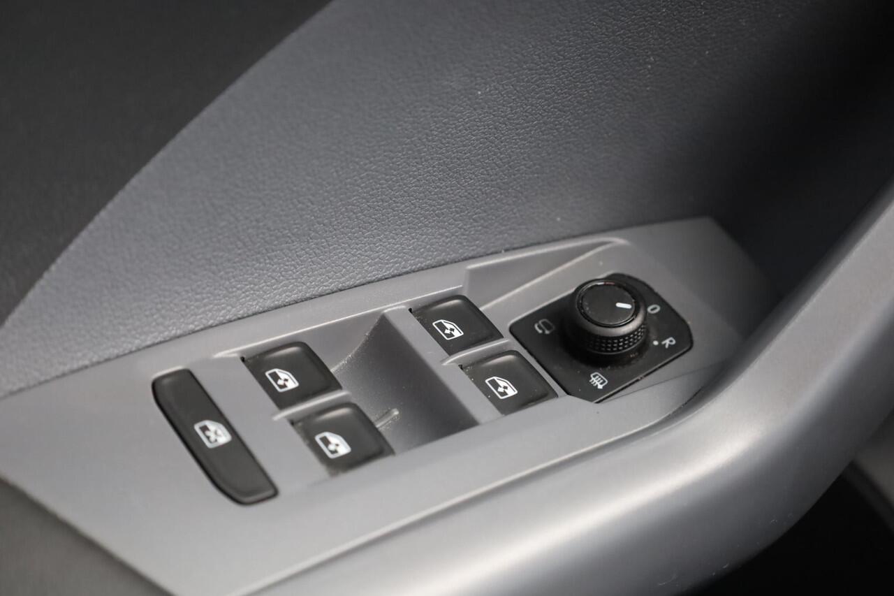 Volkswagen T-Cross 1.0 TSI Life 95PK / 70kW, NL auto 1e eigenaar dealeronderhouden, adaptieve cruise control (acc), elektrisch verstel-, verwarm- en inklapbare buitenspiegels (spiegel pakket), 16" 'Rochester' LMV, licht en regensensor, parkeersensoren voor en achter (pdc), 