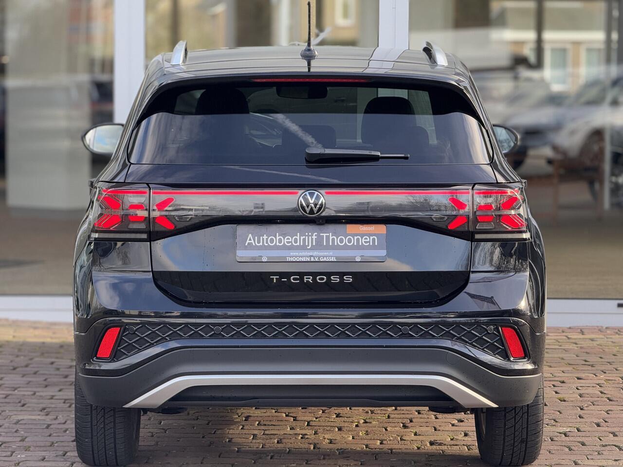 Volkswagen T-Cross 1.5 TSI R-Line | Trekhaak | Camera | ACC