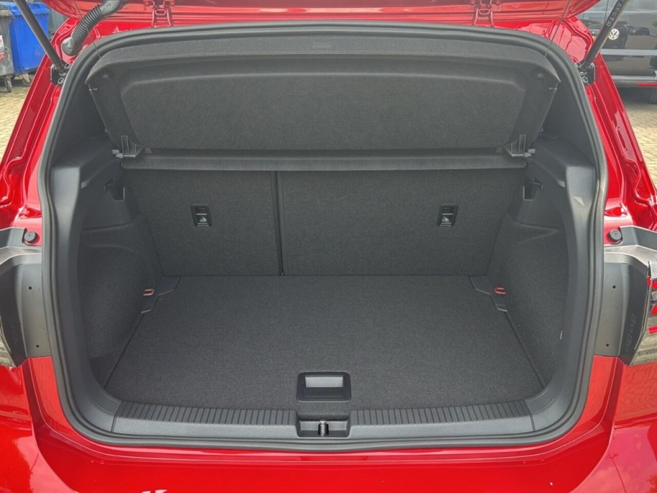 Volkswagen T-Cross 1.5 TSI DSG R-LINE TREKHAAK/CAMERA/CARPLAY/ACC/STOELVERW