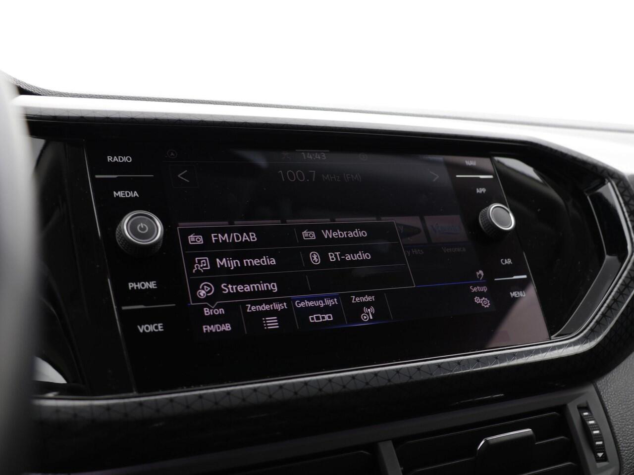 Volkswagen T-Cross 1.0 TSI 110PK DSG R-Line · Camera · Apple/Android Car Play · P-Sensoren · Stoelverwarming · 18'' velgen ·