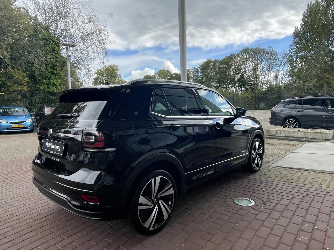 Volkswagen T-Cross 1.5 TSI 150pk DSG R-Line / Virtual cockpit / 18 Inch / stoelverwarming / Led verlichting / Camera / Adaptive Cruise