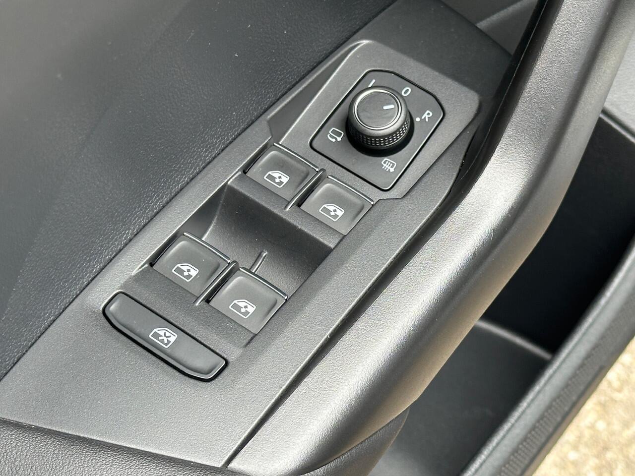 Volkswagen T-Cross 1.5 TSI 150pk DSG 2x R-Line | Camera | Virtual cockpit | Carplay | Navi | Rijklaar incl. 1 jaar Bovag garantie