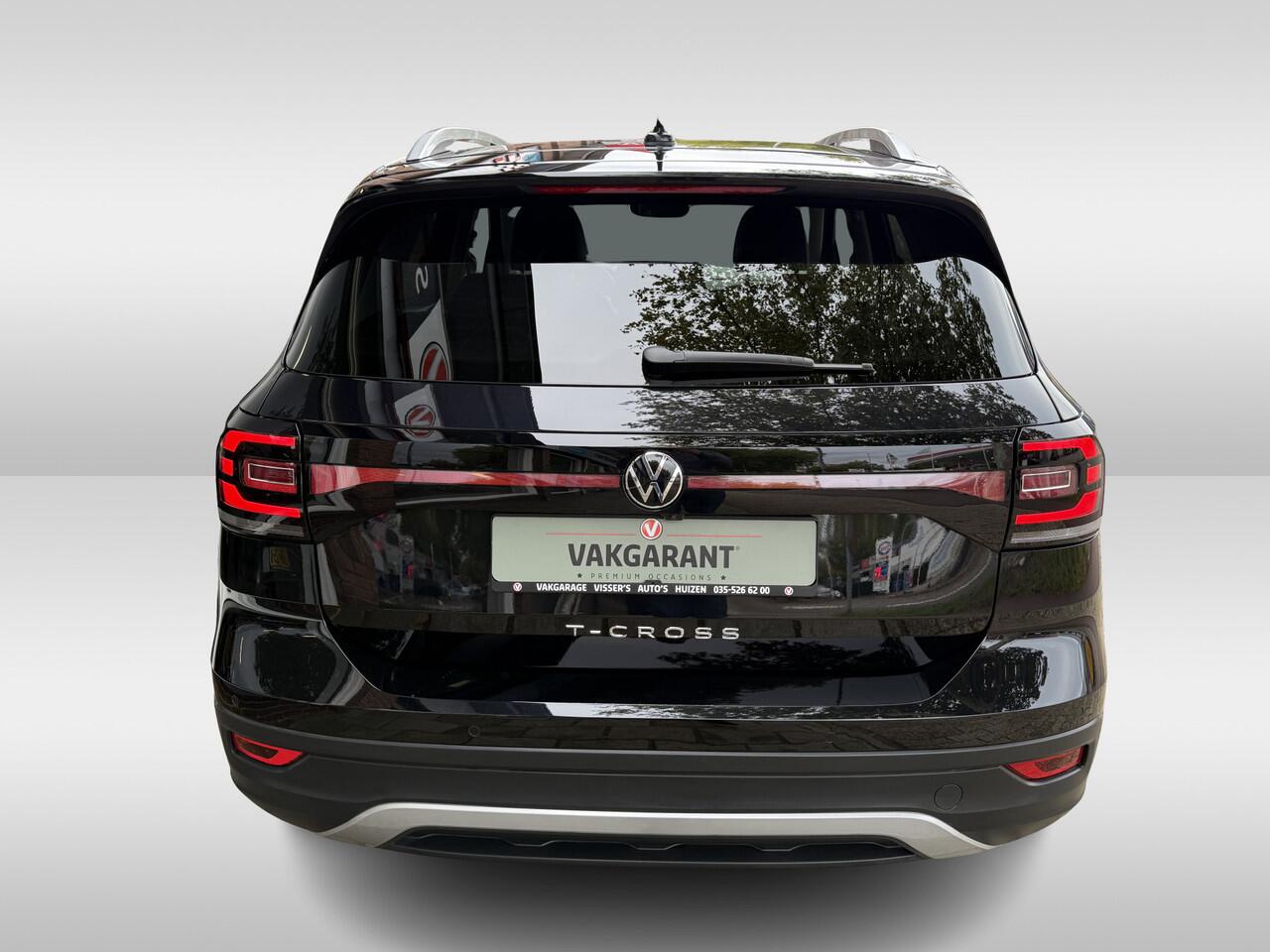 Volkswagen T-Cross 1.0 TSI Style | airco | apple carplay/android auto | 17 inch lichtmetalen velgen | trekhaak meerprijs 899.00 euro