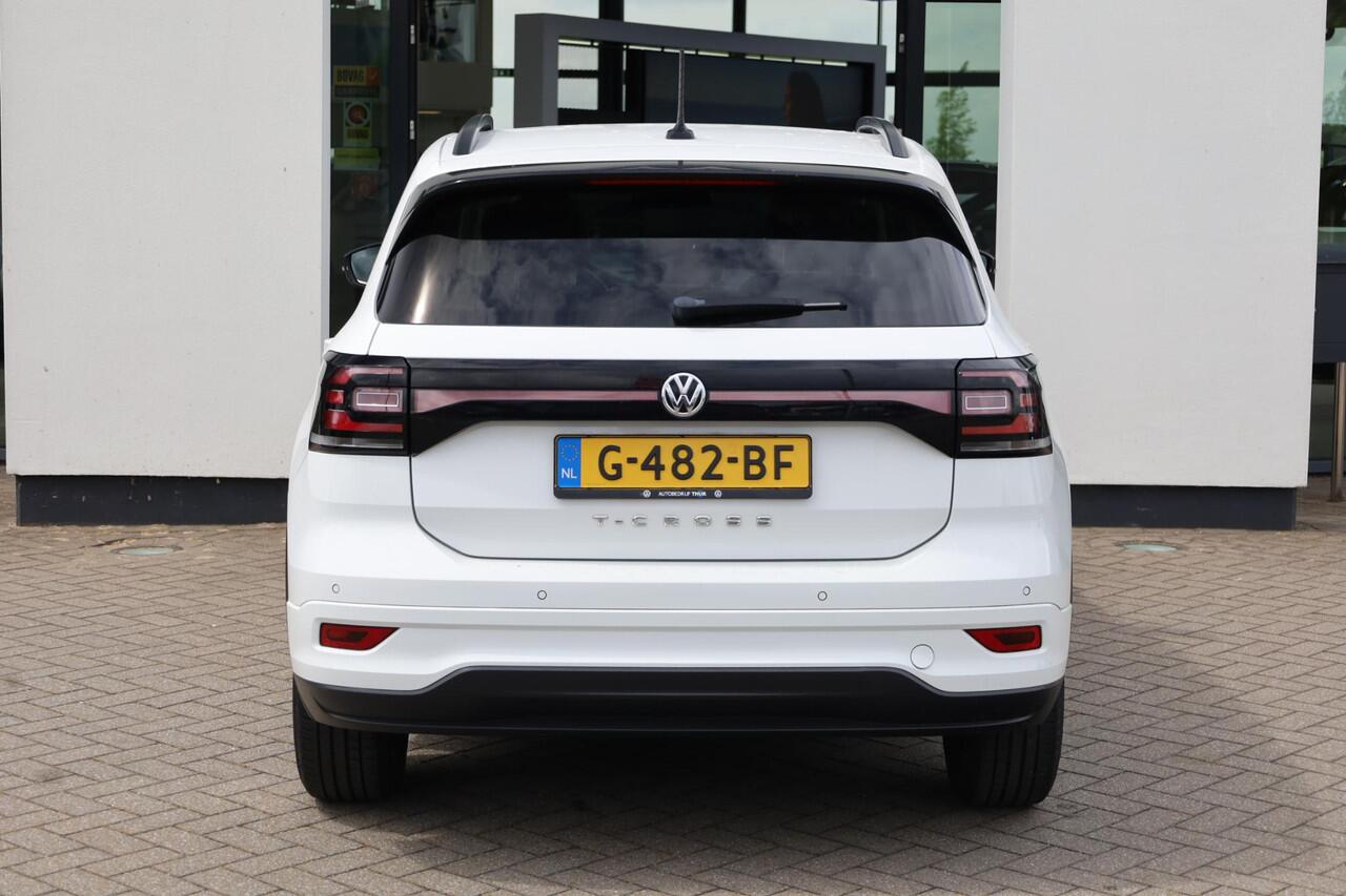 Volkswagen T-Cross 1.0 TSI R-Line 95PK / 70kW, Adaptieve cruise control (acc), navigatie, 2-zone climatronic, 17" 'Manila' LMV, dodehoekdetectie (side assist), DAB+, parkeersensoren voor en achter (pdc), elektrisch verstel- en verwarmbare buitenspiegels, digital cockpit pro