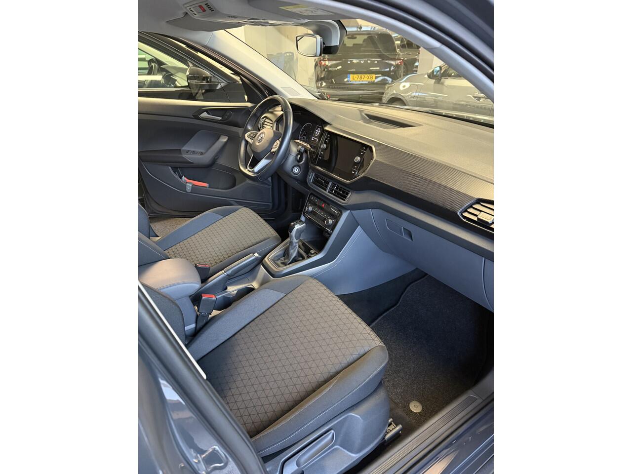 Volkswagen T-Cross AUTOMAAT 1.0 TSI Life DSG / Aut. | trekhaak | airco | 16 inch lichtmetalen velgen |