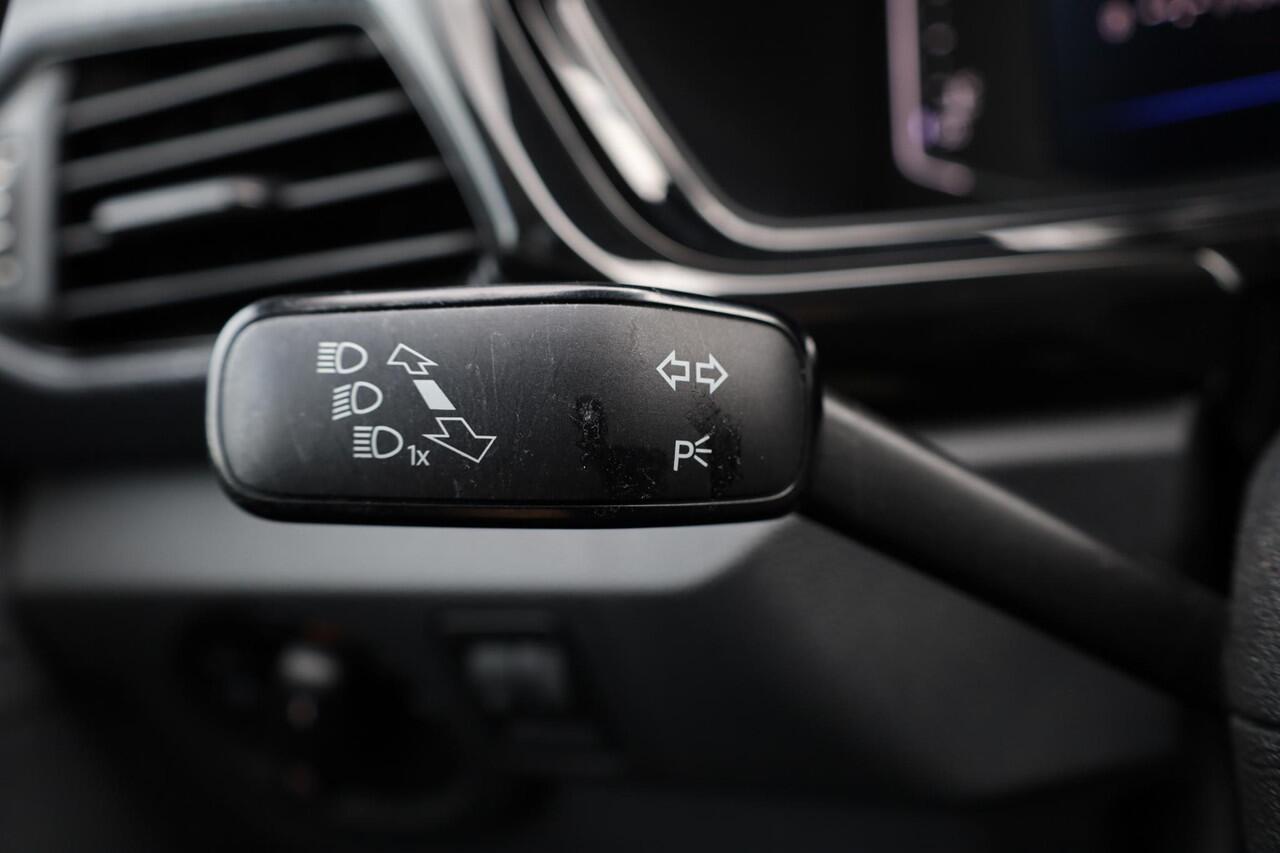 Volkswagen T-Cross 1.0 TSI R-Line 95PK / 70kW, Adaptieve cruise control (acc), navigatie, 2-zone climatronic, 17" 'Manila' LMV, dodehoekdetectie (side assist), DAB+, parkeersensoren voor en achter (pdc), elektrisch verstel- en verwarmbare buitenspiegels, digital cockpit pro