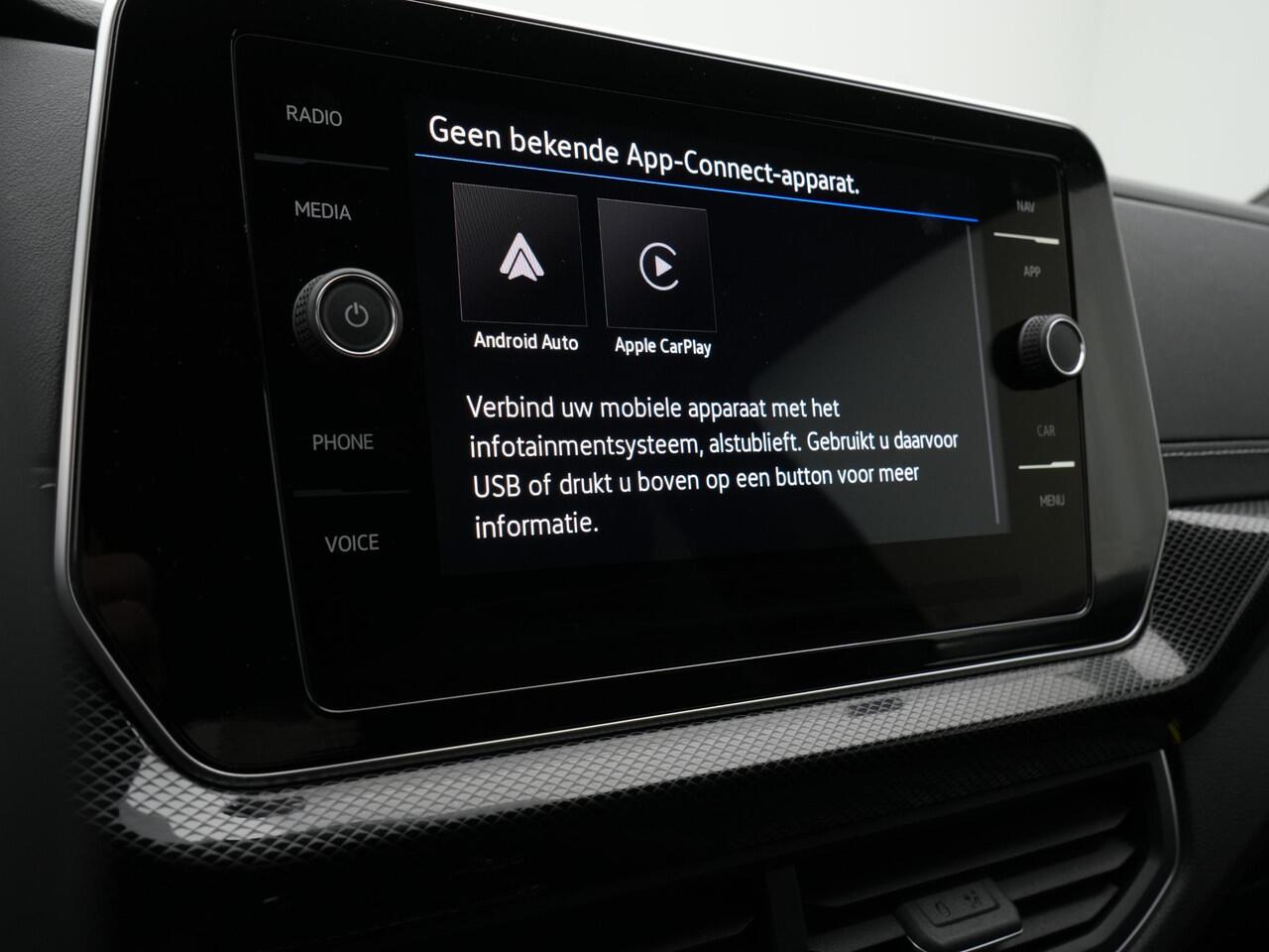 Volkswagen T-Cross 1.5 TSI 150 pk DSG R-Line Edition | IQ Light | Trekhaak | Stoelverwarming | Achteruitrijcamera | Adaptive Cruise | Carplay | 17 inch