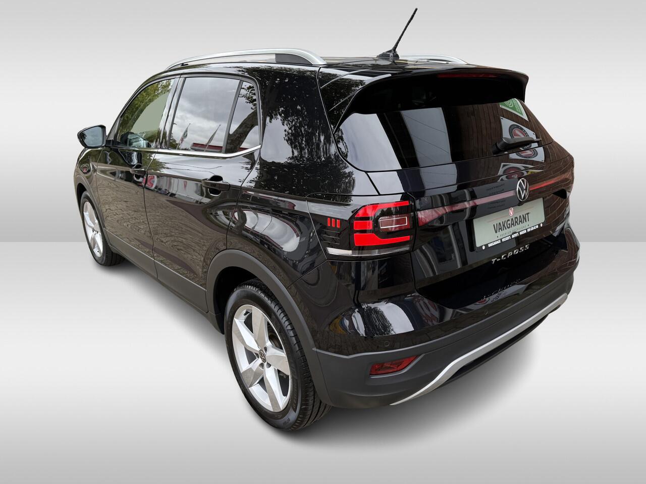Volkswagen T-Cross 1.0 TSI Style | airco | apple carplay/android auto | 17 inch lichtmetalen velgen | trekhaak meerprijs 899.00 euro