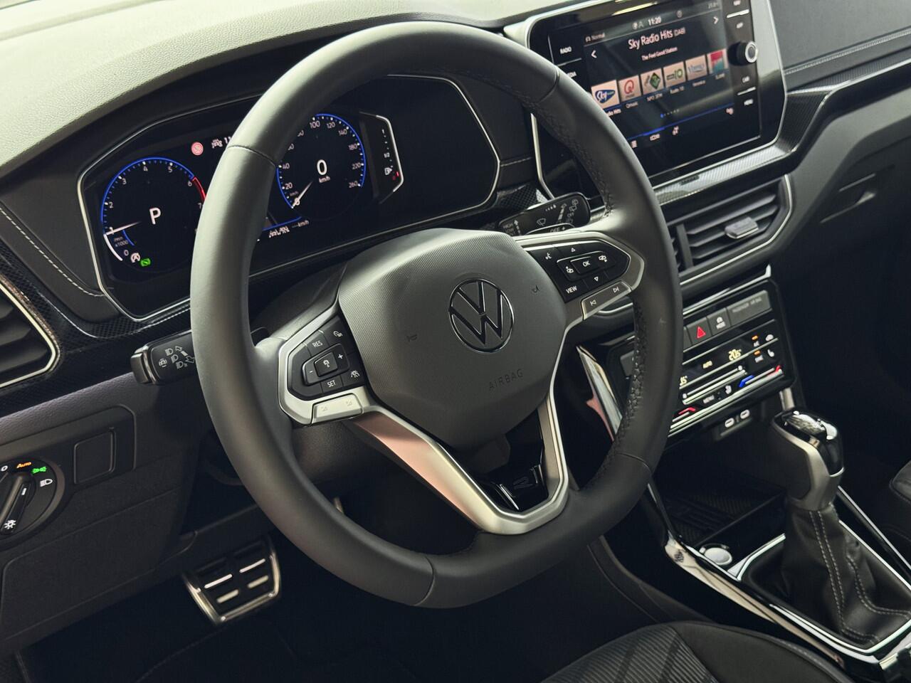 Volkswagen T-Cross ?NIEUWE AUTO? TSI 115PK R-LINE EDITION TREKHAAK LED LMV IQ CAMERA STOELVERW ?2025? "Volkswagen rijden begint bij Topautos.nl - 75 topmodellen direct op voorraad!"