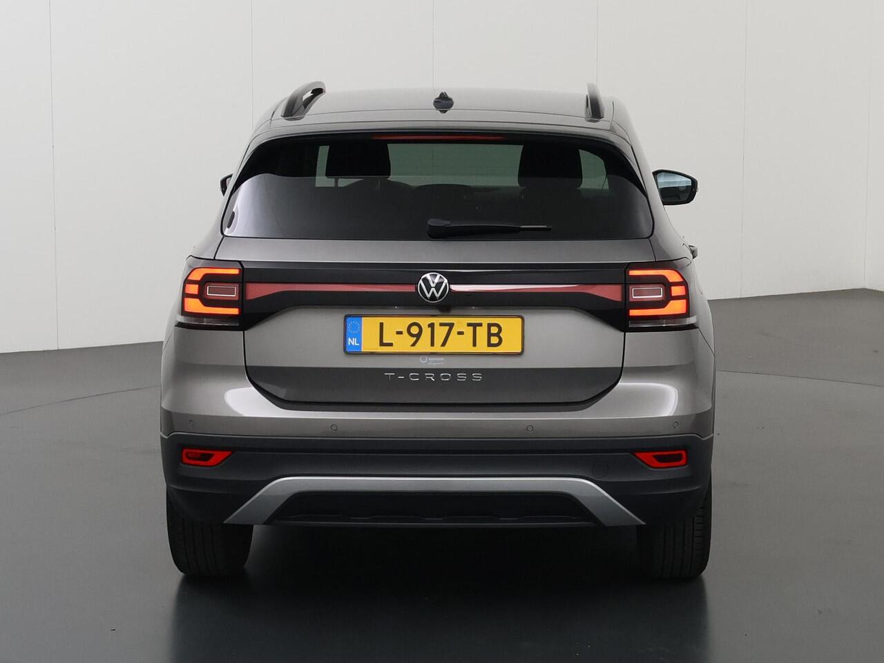 Volkswagen T-Cross 1.5 TSI Style Business R | Navigatie | Camera | DAB | Apple CarPlay/ Android Auto | Stoelverwarming | Climate Control | LED | Adaptieve Cruise Control |