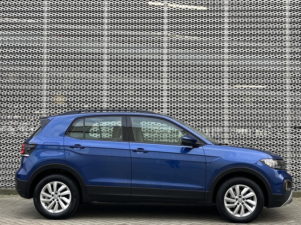 Volkswagen T-Cross 1.0 TSI Life / Digitaal dashboard / Camera / Parkeersensoren V+A / Stoelverwarming / **