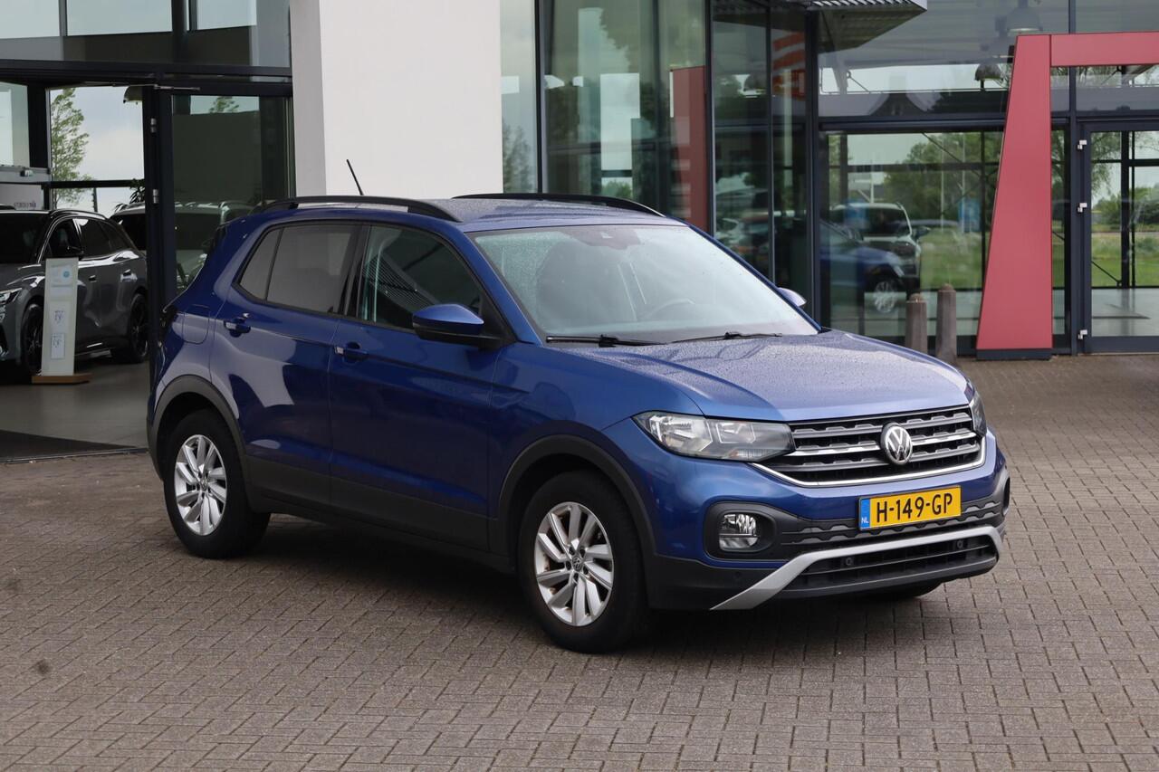 Volkswagen T-Cross 1.0 TSI Life 95PK / 70kW, NL auto dealeronderhouden 1e eigenaar, privacy glas, dodehoekdetectie (side assist), adaptieve cruise control (acc), parkeersensoren voor en achter (pdc), comfortstoelen met lendesteun, Apple Carplay / Android Auto, elektrisch ve