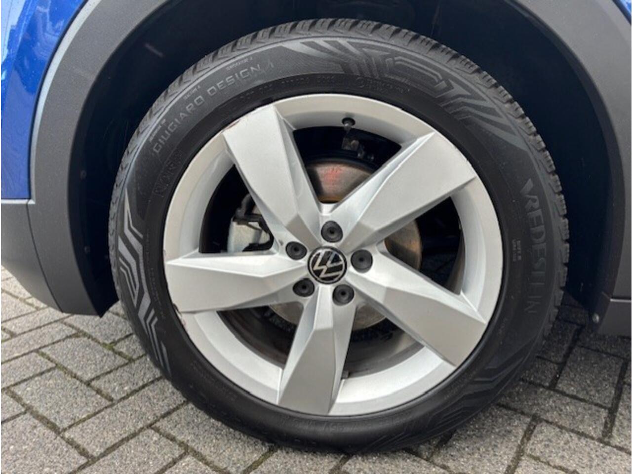 Volkswagen T-Cross 1.0 TSI Style App-connect / 17"LM velgen / LED verlichting / Parkeersensoren