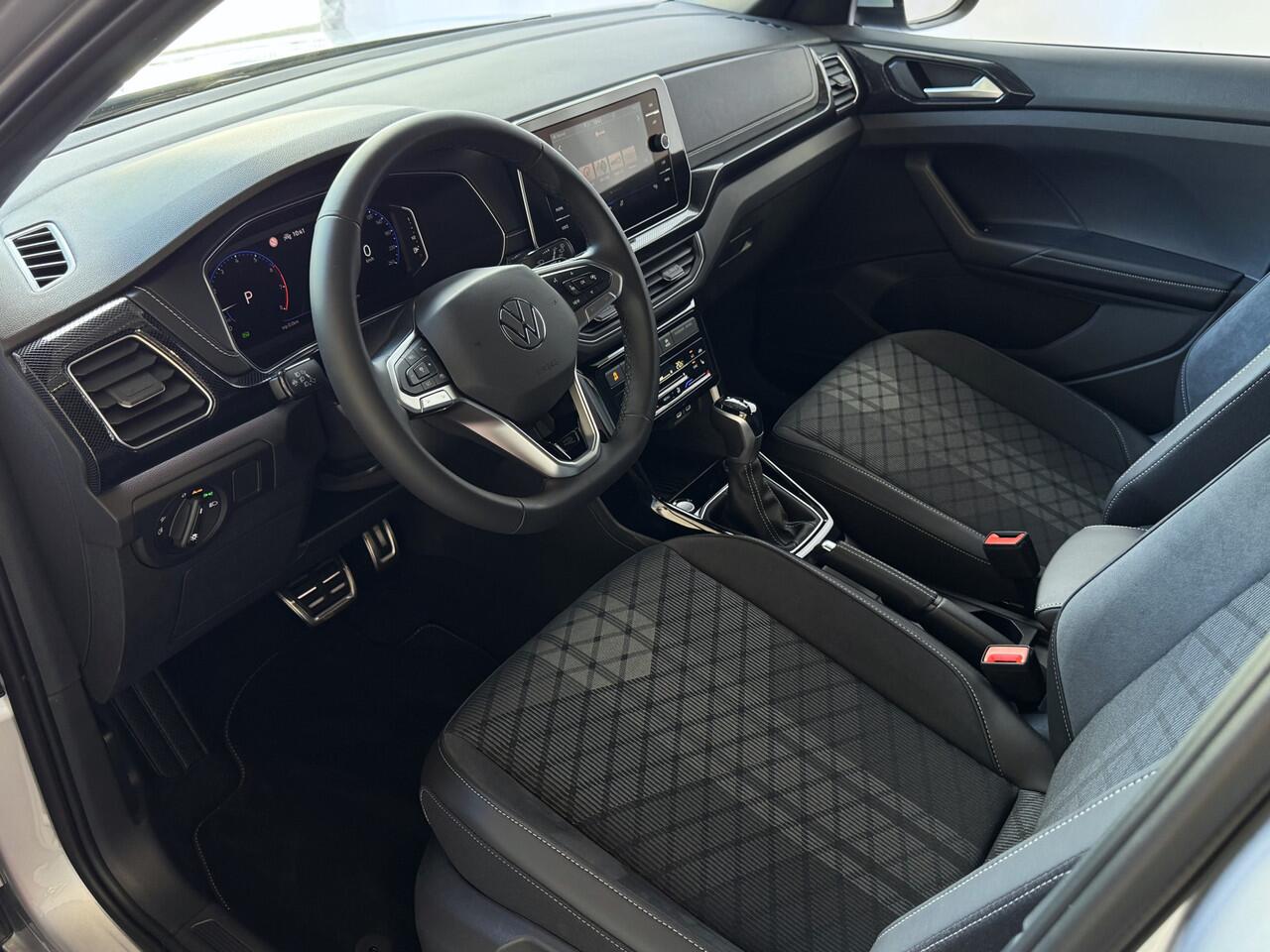 Volkswagen T-Cross ? NIEUWE AUTO ? TSI 115PK R-LINE EDITION KEYLESS TREKHAAK LED IQ CAMERA STOELVERW ?2025? "Volkswagen rijden begint bij Topautos.nl - 75 topmodellen direct op voorraad!"