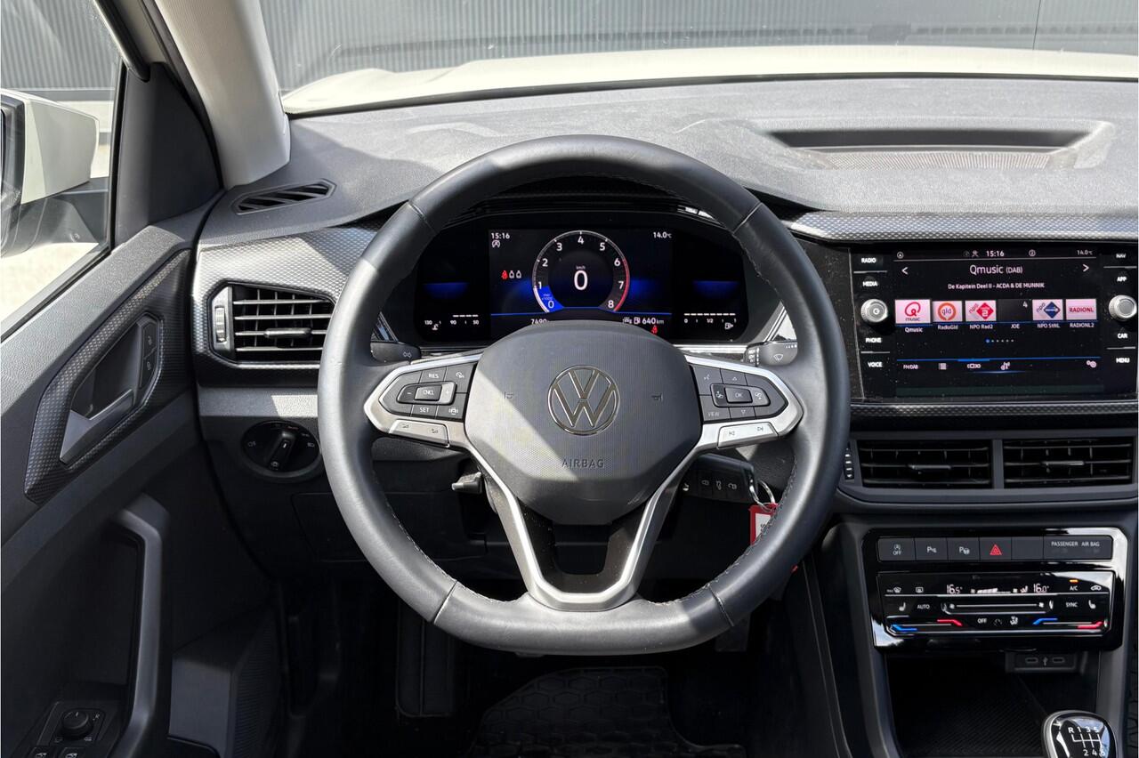 Volkswagen T-Cross 1.0 TSI Life 110pk - Carplay - Stoelverwarming - Camera - Virtual cockpit - Rijklaar