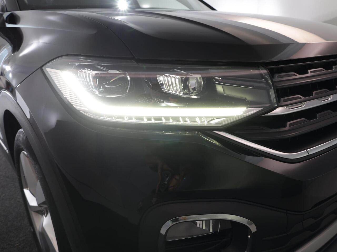 Volkswagen T-Cross 1.0 TSI Style 115 pk | Navigatie | Parkeersensoren | Adaptieve cruise control | LED koplampen |