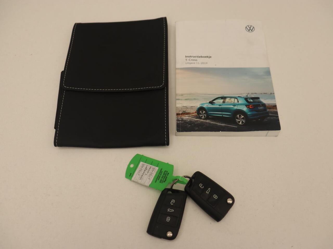 Volkswagen T-Cross 1.0 TSI Style | Camera | Keyless | Virtual Cockpit | Sportstoelen | Carplay | Adaptive cruise | Half leder | Full LED | Getint glas | LMV 17 inch