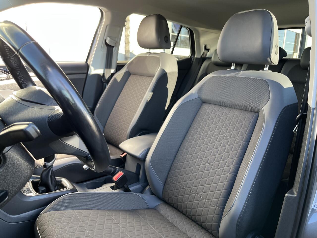 Volkswagen T-Cross 1.0 TSI Style / TREKHAAK/ PARK. SENSOREN/ ADAPT. CRUISE/ LED/ CLIMA/ APP CONNECT/ 17" LMV