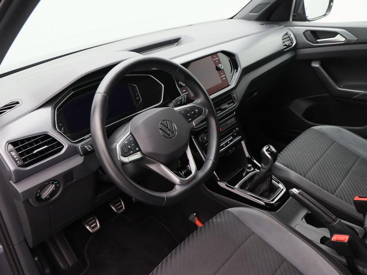 Volkswagen T-Cross 1.0 TSi 110 Pk R-Line | LED | Camera | Carplay | Sensoren | Adaptive Cruise | Navigatiesysteem | Climate Control | 18 Inch | 49.072 Km!!