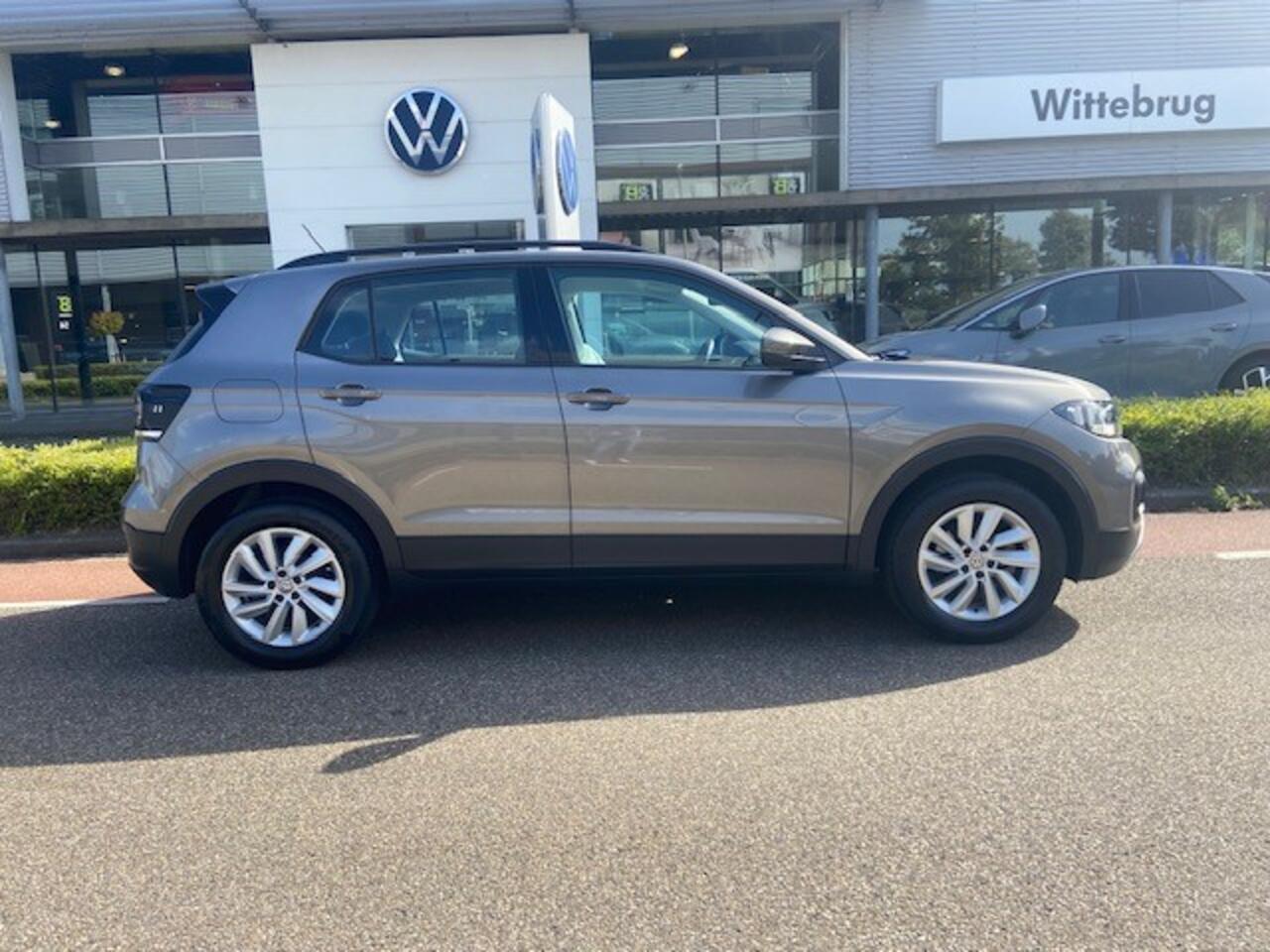 Volkswagen T-Cross 1.0 TSI 95pk Life / Navigatie / Parkeersensoren Voor + Achter / Achteruitrijcamera / Airco / 16''LMV