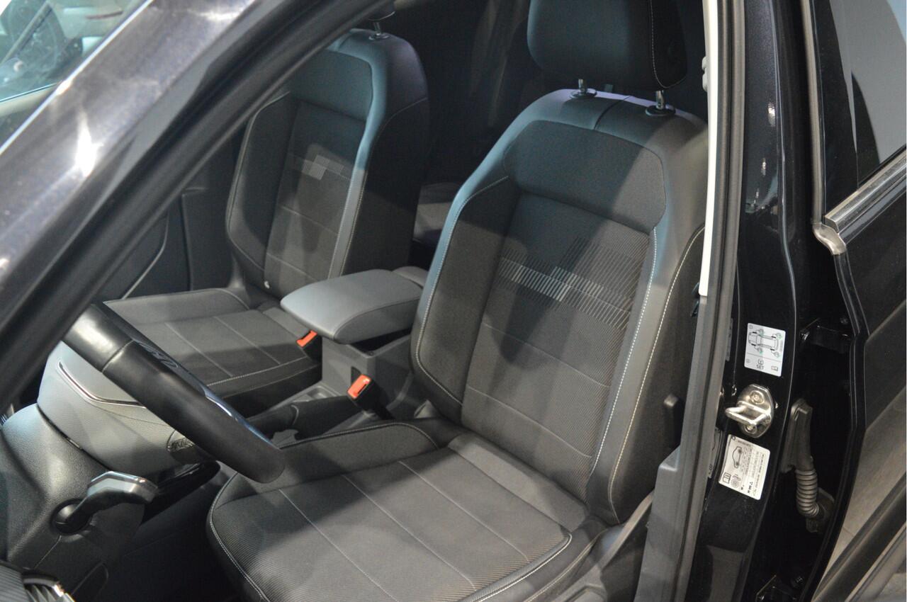 Volkswagen T-Cross 1.0 TSI Style clima cruise app connect pdc 18 inch !!