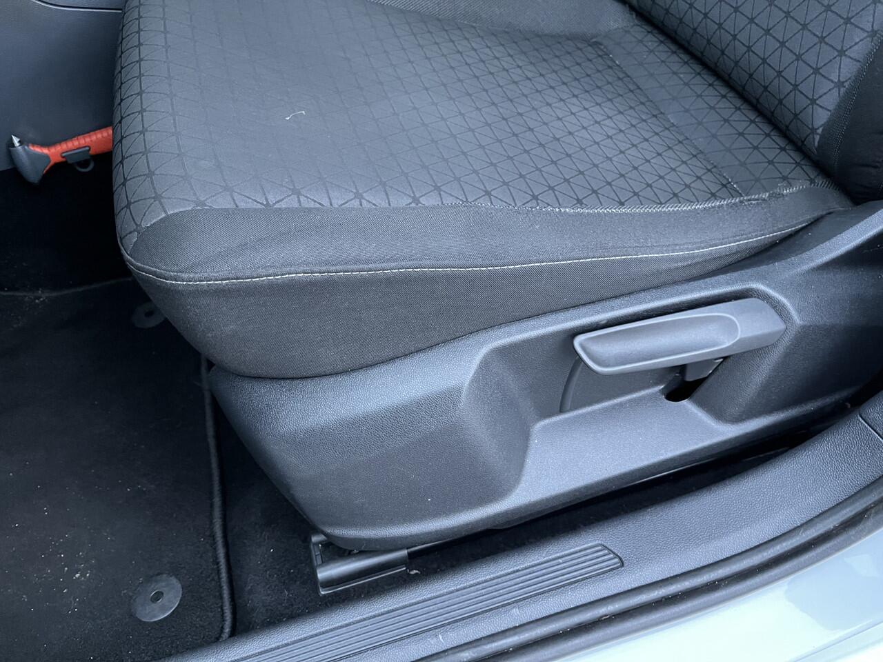 Volkswagen T-Cross 1.0 TSI Life / TREKHAAK/ ADAPT. CRUISE/ PARK. SENSOREN/ APP-CONNECT/ DAB/ BLUETOOTH/ NAVI/ CLIMA/ 16" LMV