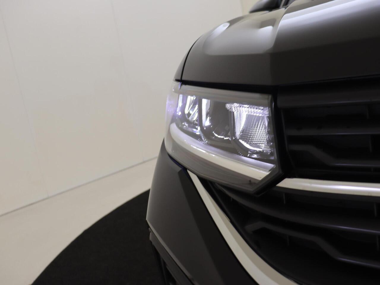 Volkswagen T-Cross Life Edition | 'App-Connect' draadloze smartphone integratie | Achterlichten LED | Afstandscontrolesysteem (Front Assist)