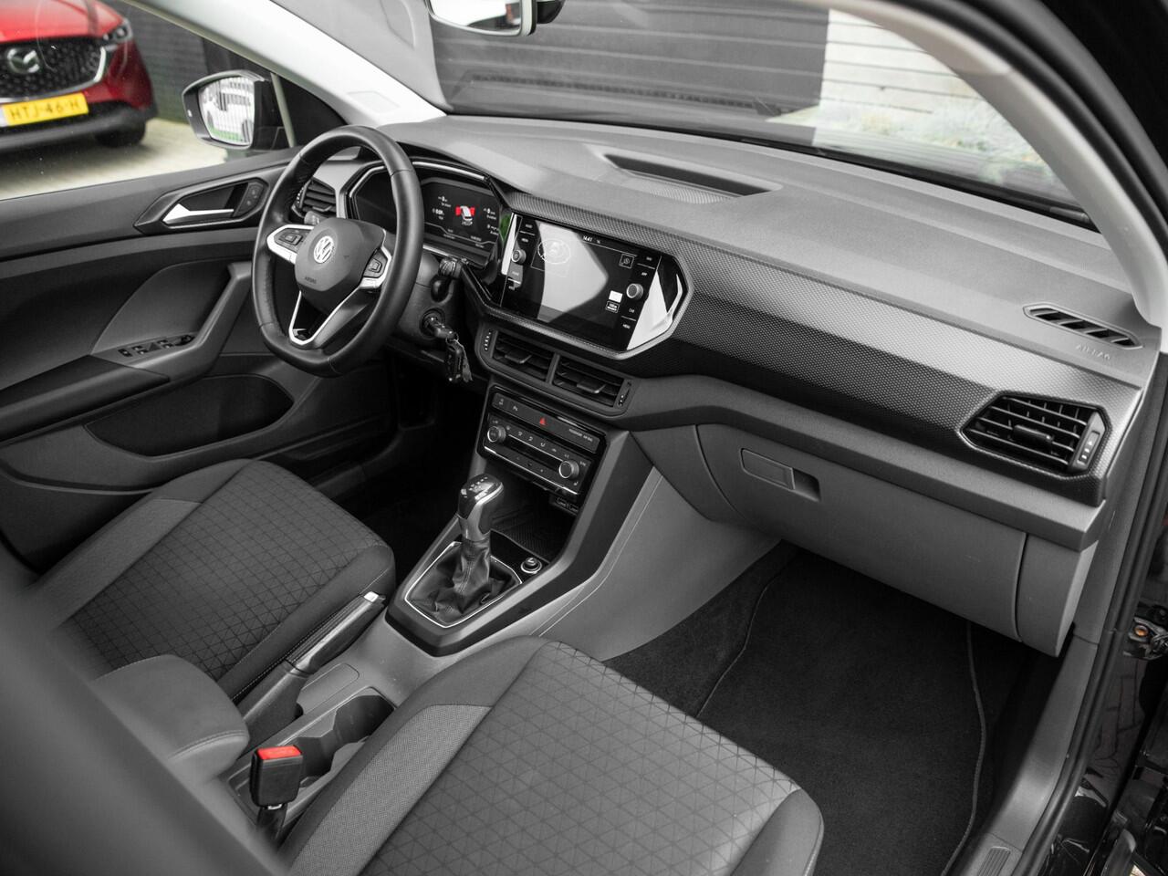 Volkswagen T-Cross 1.0 TSI Life / R Line / LED / ACC / Virtual Cockpit / 17" LMV / Stoelverwarming