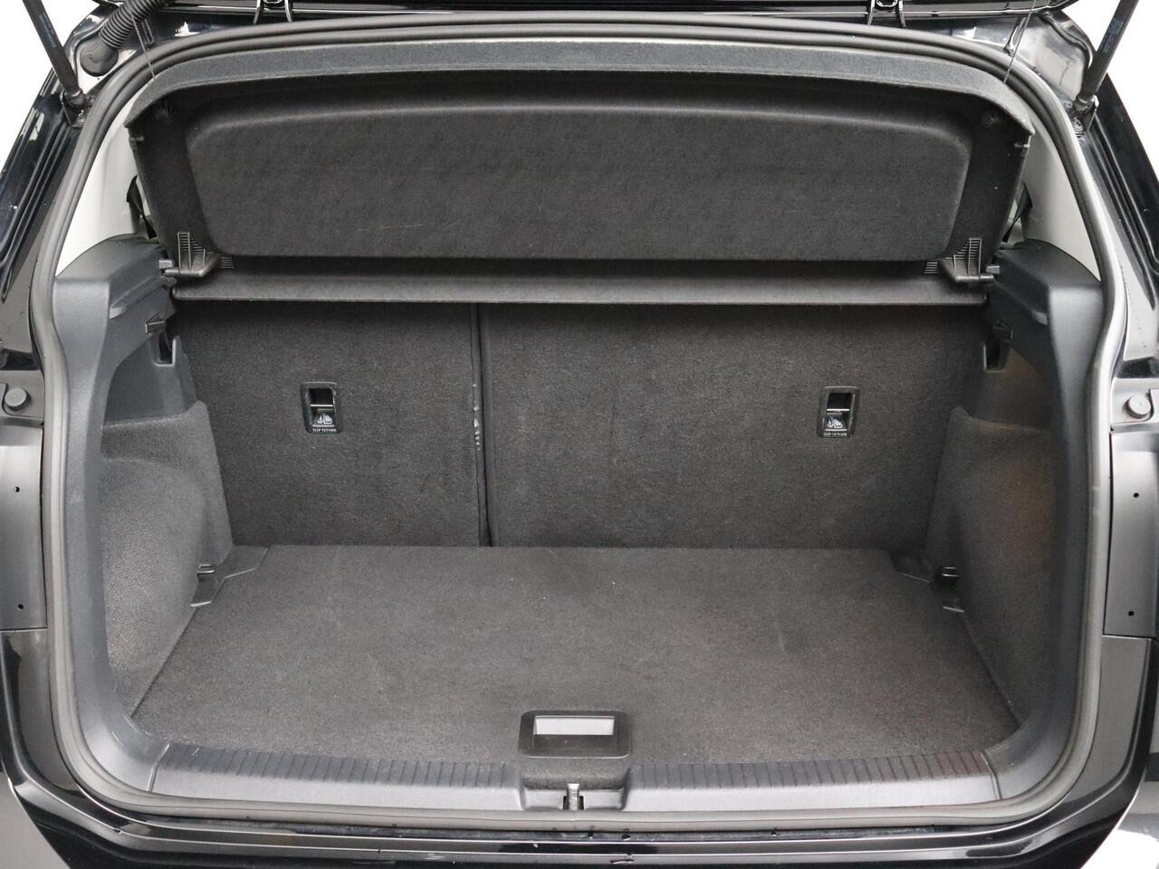 Volkswagen T-Cross 1.0 TSI Life Business | ACC | Navigatie | Trekhaak!