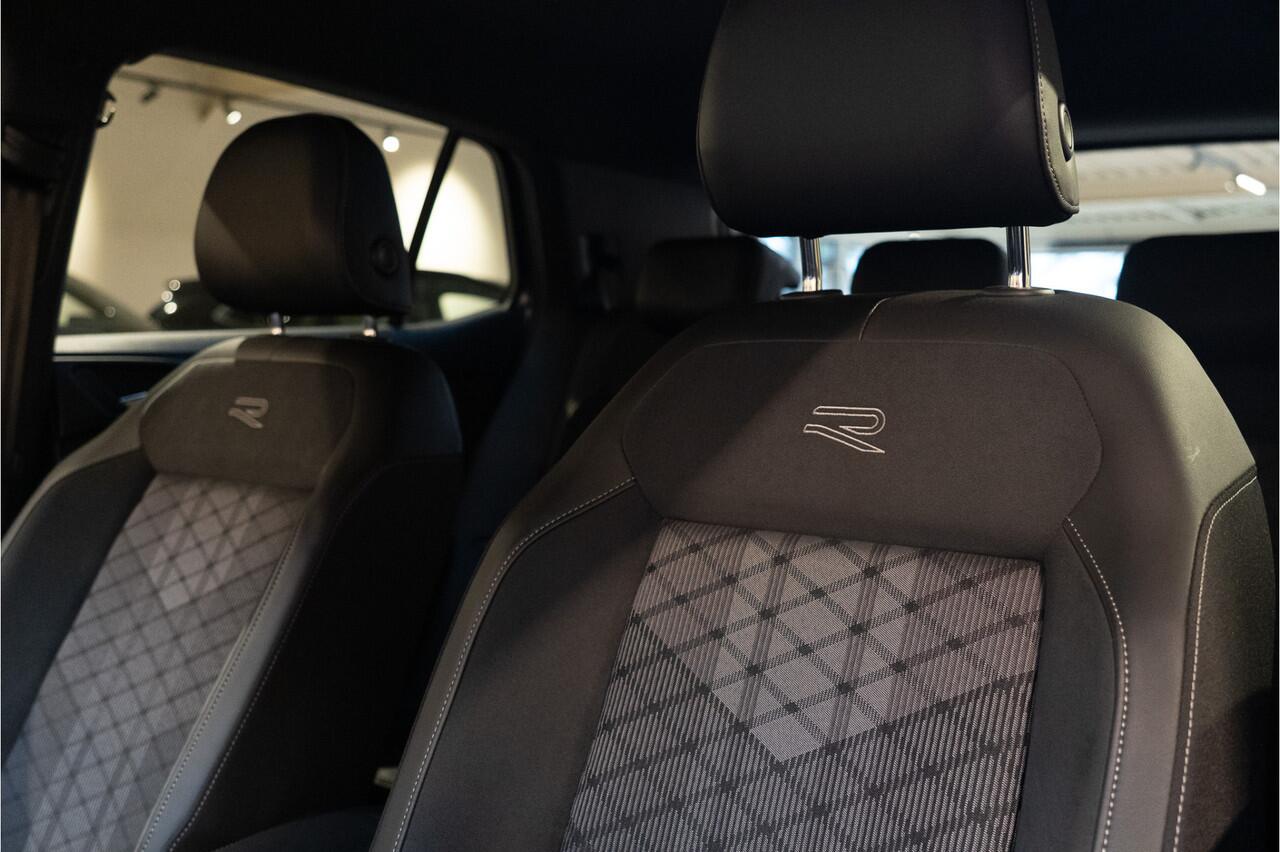 Volkswagen T-Cross 1.5TSI/150pk R-Line Blackstyle DSG Automaat|2025|IQ-LED|Trekhaak|Navi|18" York Black|Carplay/AndroidAuto|Lane Assist|PDC+Assist|Cruise+ACC|Blindspot