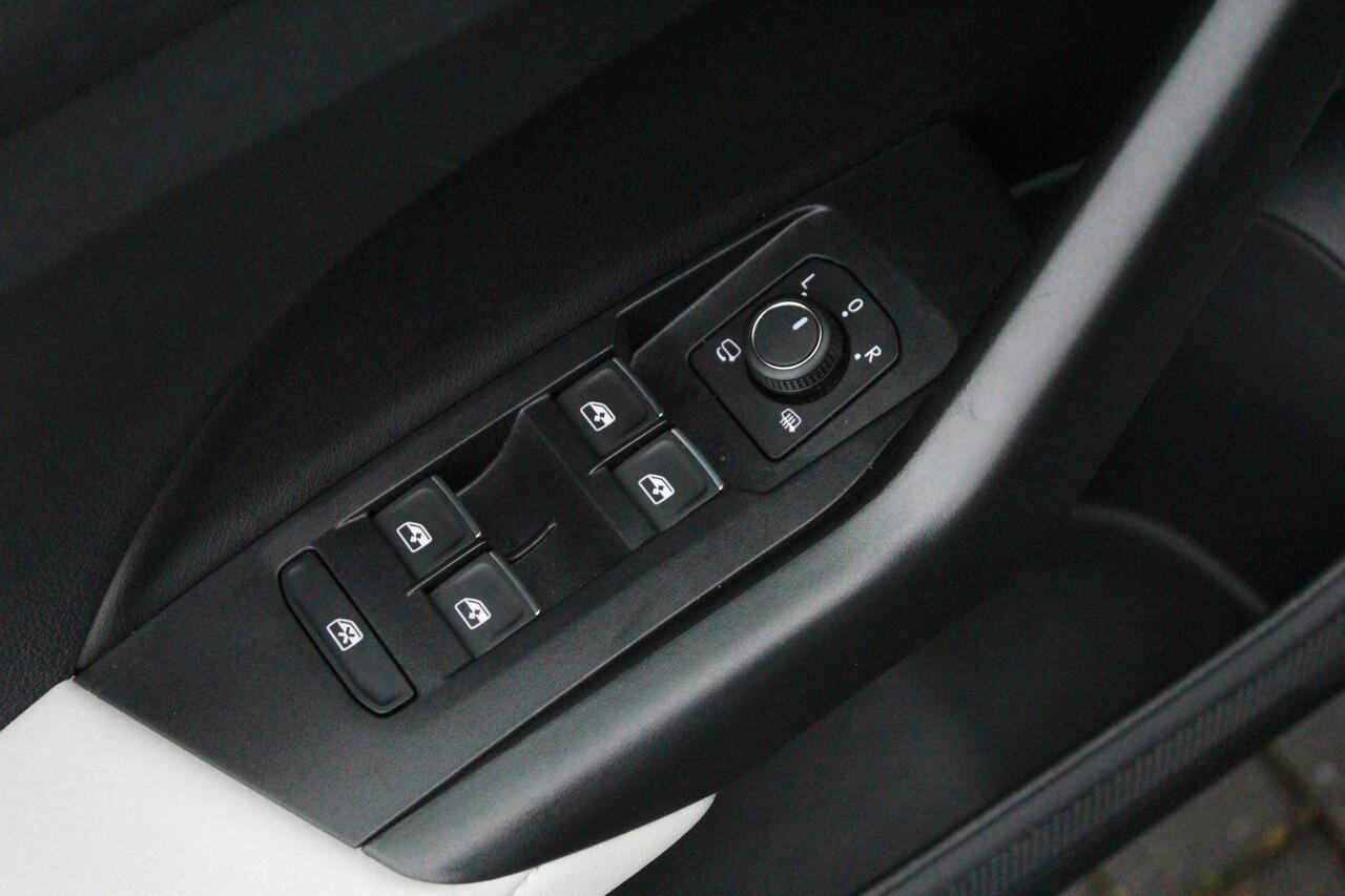 Volkswagen T-Cross 1.0 TSI Style | Trekhaak | | IQ-light | ACC | Stoelverwarming |