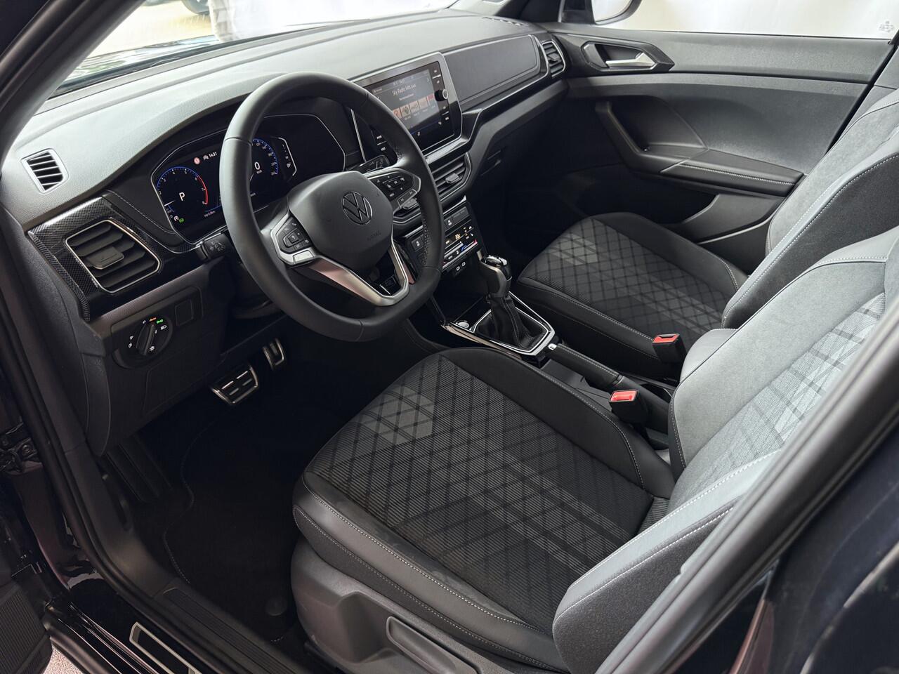 Volkswagen T-Cross ?NIEUWE AUTO? TSI 115PK R-LINE EDITION TREKHAAK LED LMV IQ CAMERA STOELVERW ?2025? "Volkswagen rijden begint bij Topautos.nl - 75 topmodellen direct op voorraad!"