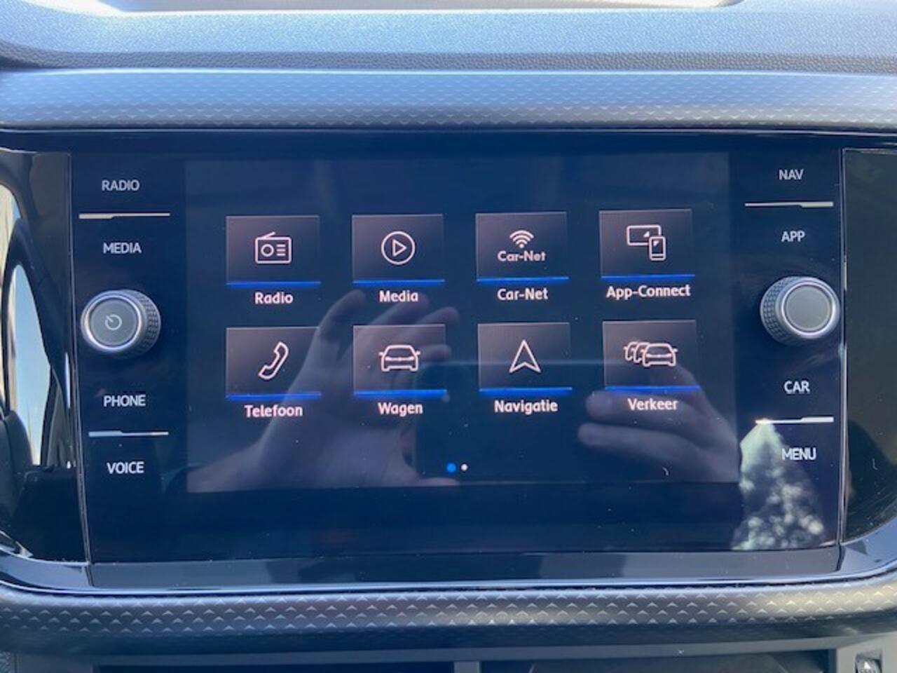 Volkswagen T-Cross 1.0 TSI 95pk Life / Navigatie / Parkeersensoren Voor + Achter / Achteruitrijcamera / Airco / 16''LMV